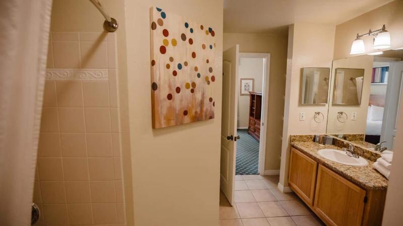 Calypso Cay - 3BR King Bed Suite w Resort Access - image 15