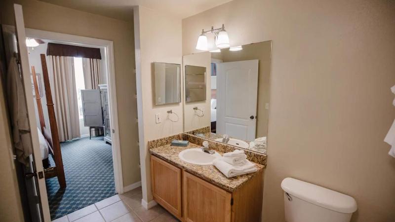 Calypso Cay - 3BR King Bed Suite w Resort Access - image 13