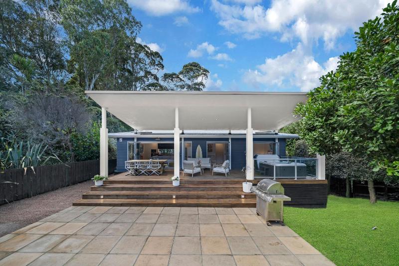 Narrowneck Escape by Bespoke Stays - image 1