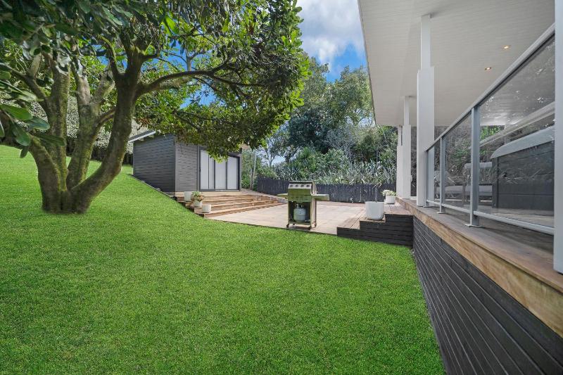 Narrowneck Escape by Bespoke Stays - image 6