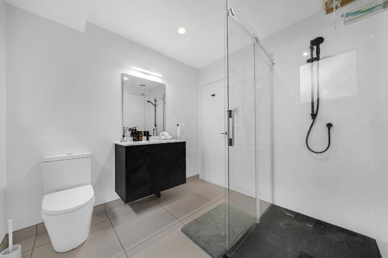 Narrowneck Escape by Bespoke Stays - image 7
