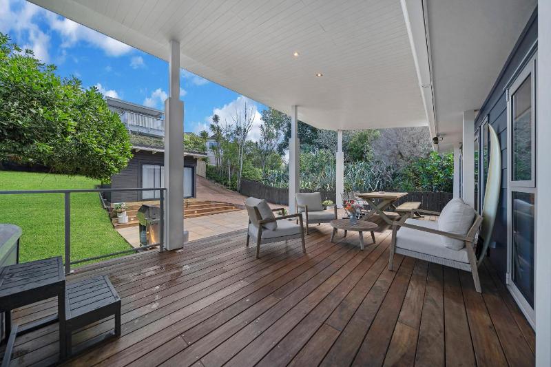 Narrowneck Escape by Bespoke Stays - image 10