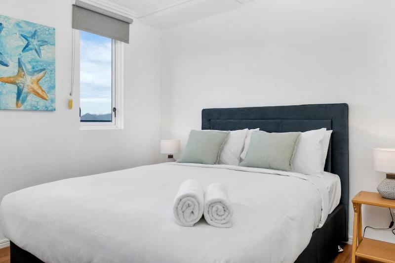 Easy Coastal Living in Cairns with Rooftop Pool - image 4