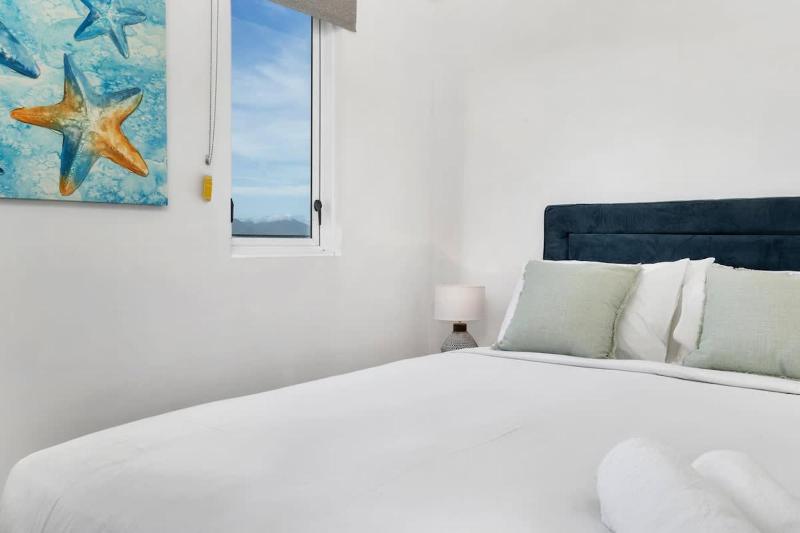 Easy Coastal Living in Cairns with Rooftop Pool - image 3