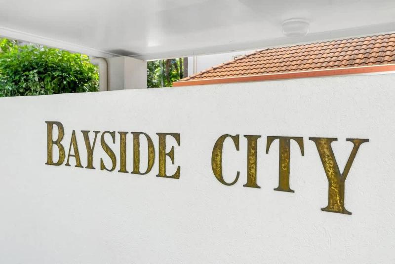 'Bayside Escape' A Short Stroll from the Esplanade - image 13