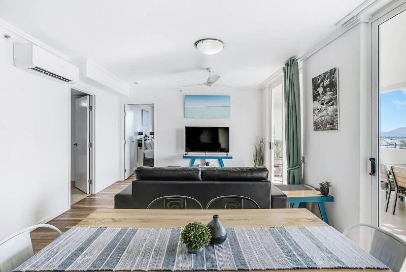 'McLeod Corner' Resort-style Adjacent Apartments - image 3