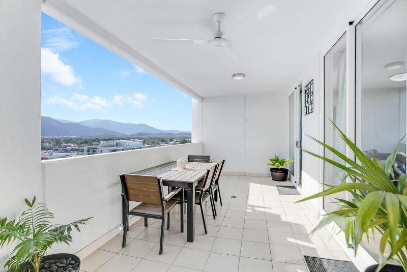 'McLeod Corner' Resort-style Adjacent Apartments - image 16