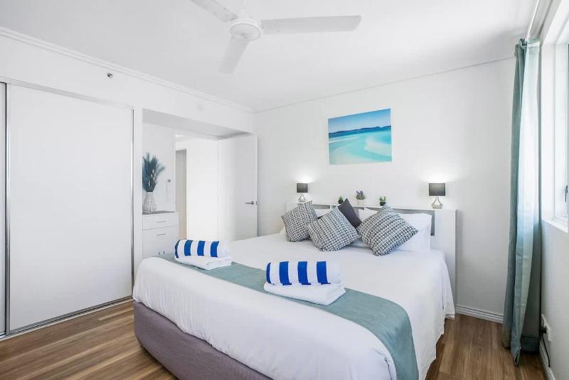 'McLeod Corner' Resort-style Adjacent Apartments - image 9