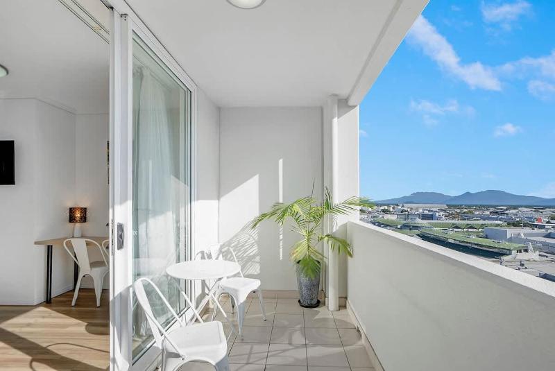 'McLeod Corner' Resort-style Adjacent Apartments - image 15