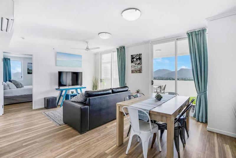 Cairns City Escape - Elevated Modern Haven with Pool - image 15