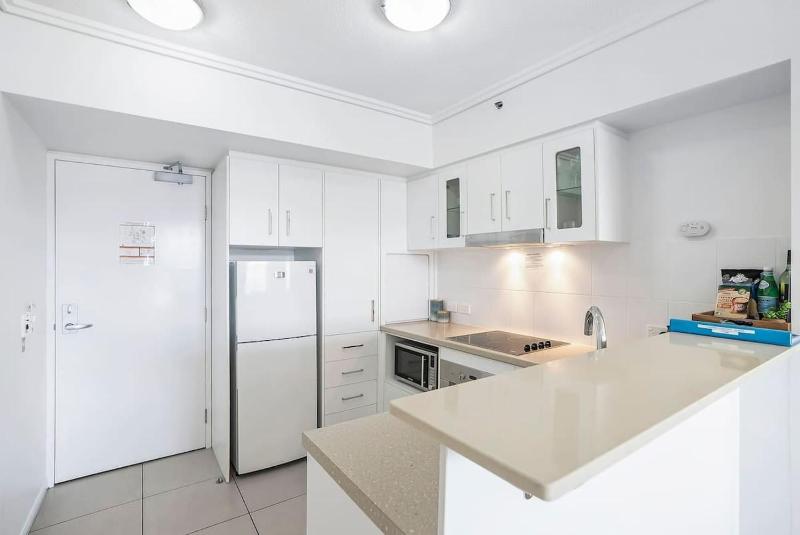 Cairns City Escape - Elevated Modern Haven with Pool - image 16