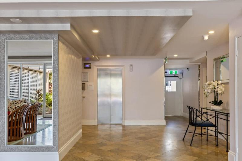 The Abbott—A Sea-Swept Esplanade Abode - image 9