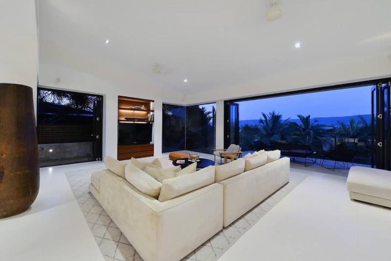 61 Murphy Street—A Poolside Villa for Four - image 12