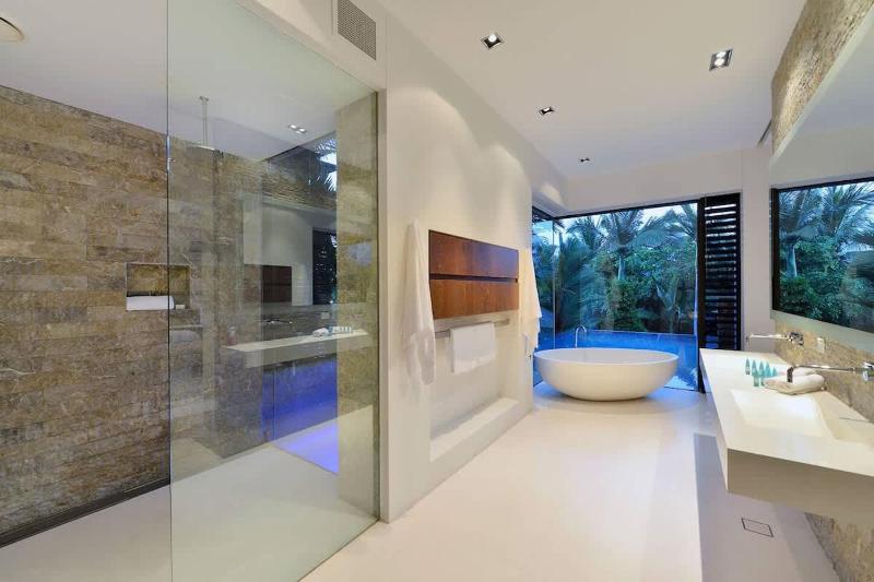 61 Murphy Street—A Poolside Villa for Four - image 9