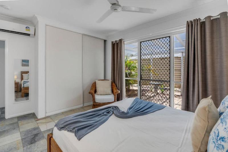 Nirvana - Steps to Four Mile Beach with Shared Pool - image 19