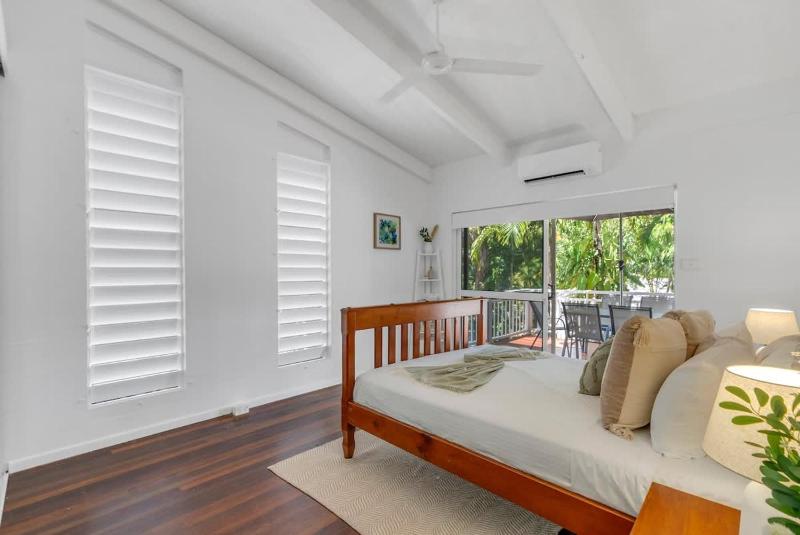 Nirvana - Steps to Four Mile Beach with Shared Pool - image 21