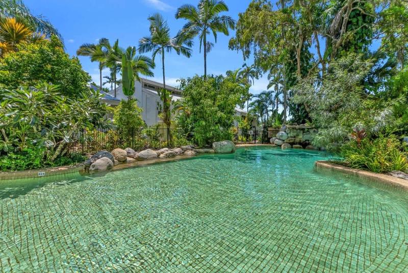 Nirvana - Steps to Four Mile Beach with Shared Pool - image 31