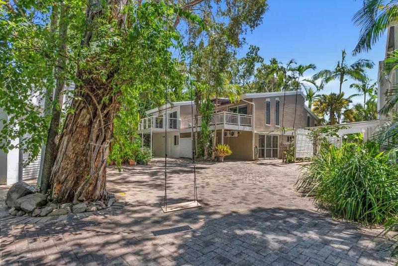 Nirvana - Steps to Four Mile Beach with Shared Pool - image 16