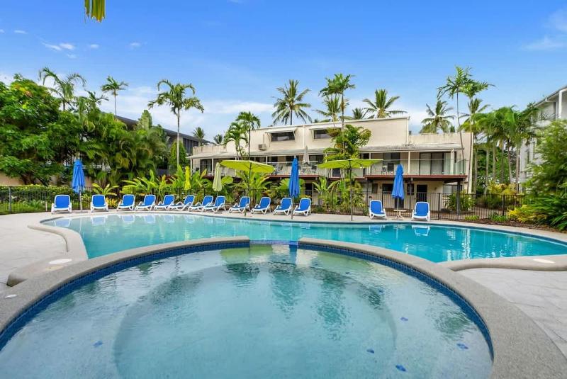 Mira - Poolside Beach Retreat by Four Mile Beach - image 13