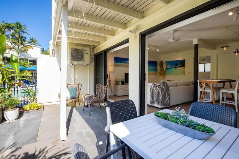 Mira - Poolside Beach Retreat by Four Mile Beach - image 23