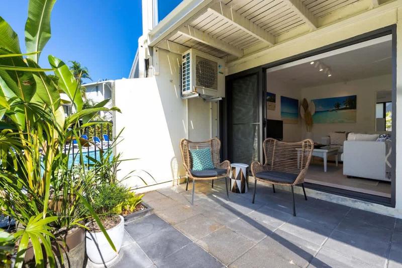 Mira - Poolside Beach Retreat by Four Mile Beach - image 15