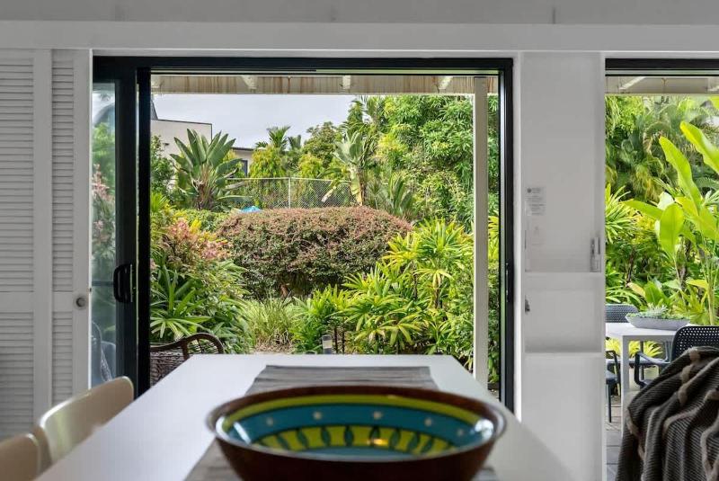 Mira - Poolside Beach Retreat by Four Mile Beach - image 12