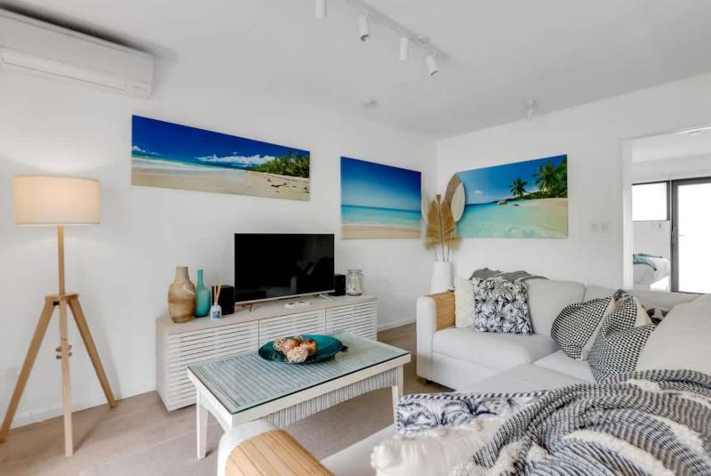 Mira - Poolside Beach Retreat by Four Mile Beach - image 30