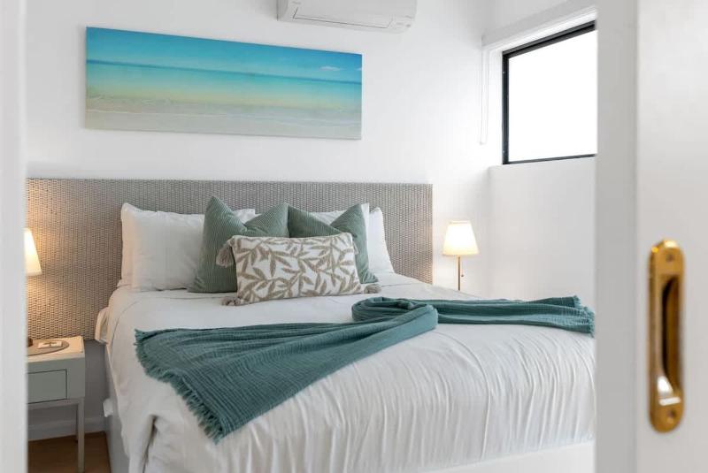 Mira - Poolside Beach Retreat by Four Mile Beach - image 20