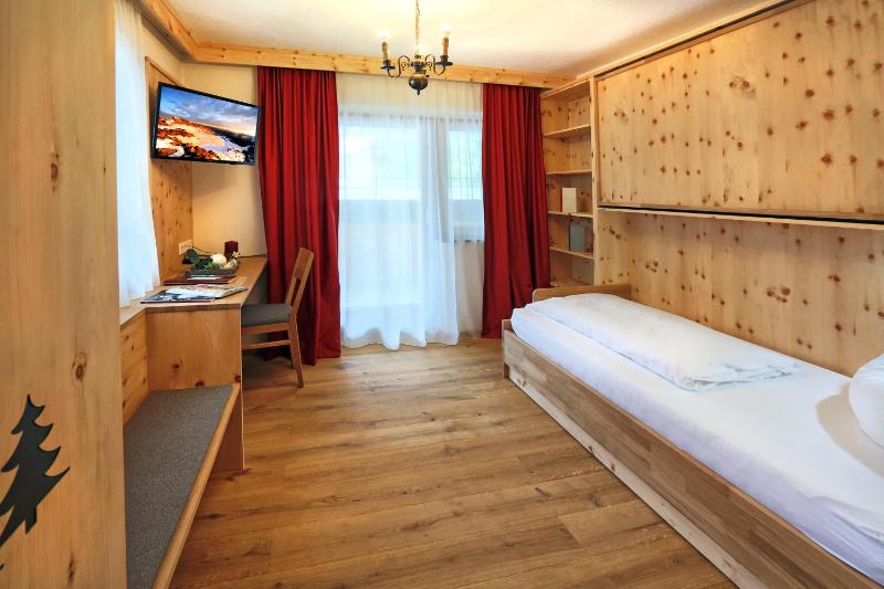 Single Room image 3