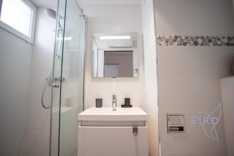 Duplex contemporain en bord de mer AC parking - image 10