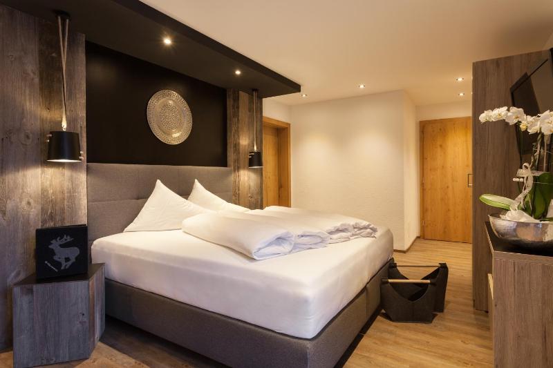 Superior Double Room with Balcony image 1