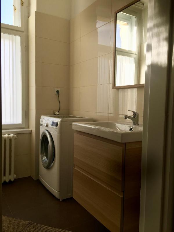 Deluxe Two-Bedroom Apartment image 3