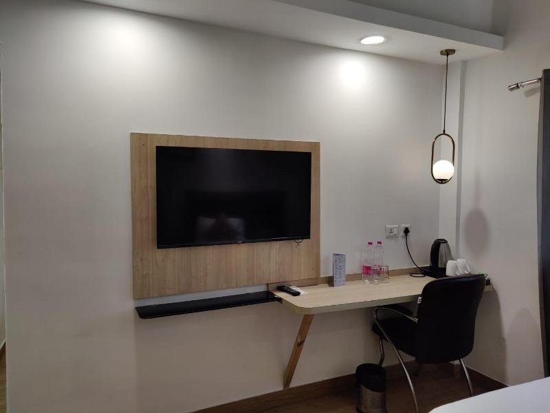 FlxHo Corporate Stays - Udyog Vihar - image 13