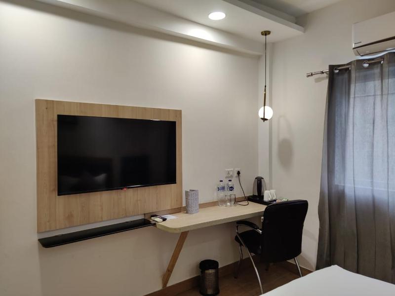 FlxHo Corporate Stays - Udyog Vihar - image 18