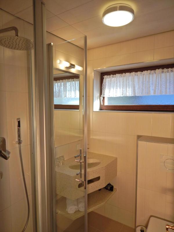 Double Room image 4