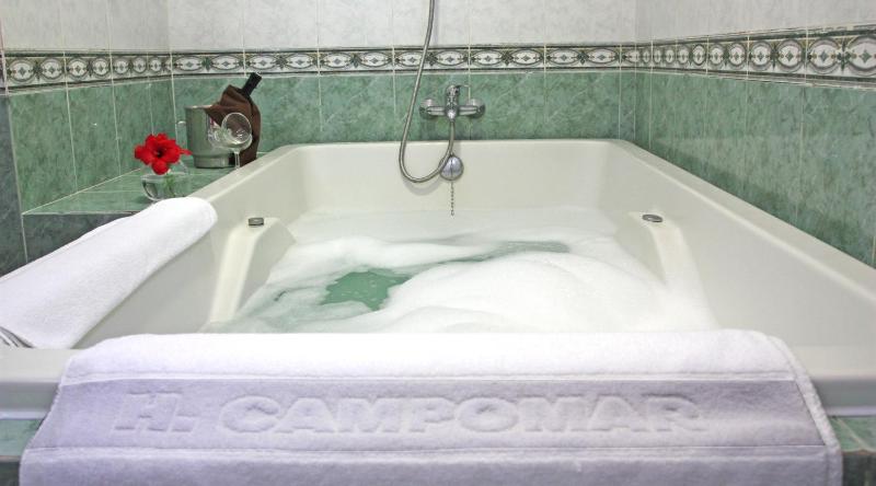 Deluxe Double Room with Spa Bath  image 3