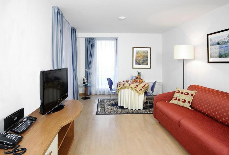 Superior Suite with Sea View image 2