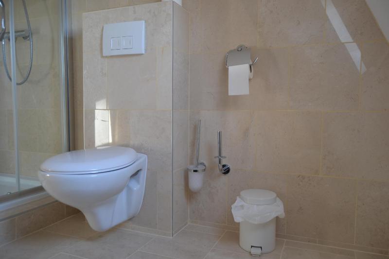 Standard Double Room image 3