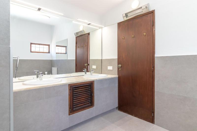 4 Bed Villa Pool & Tennis Court in Carvoeiro - image 20