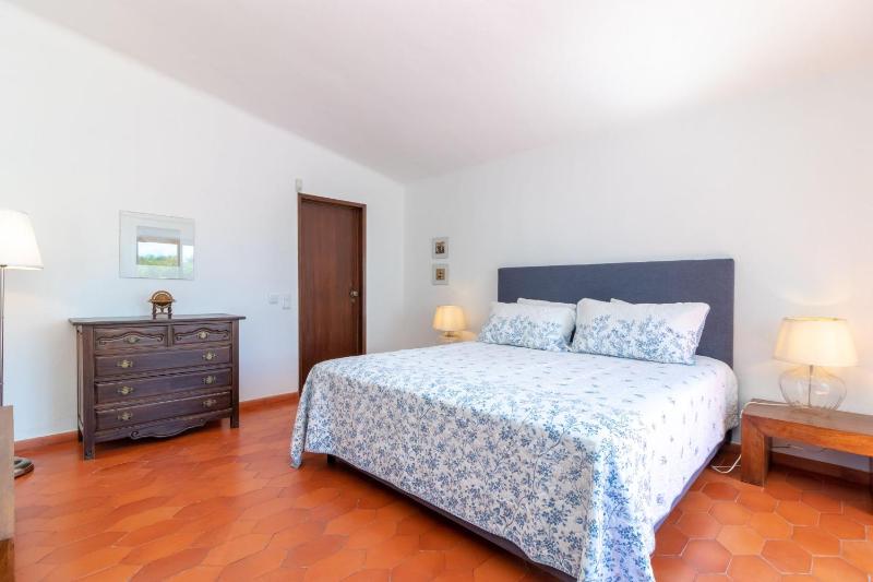 4 Bed Villa Pool & Tennis Court in Carvoeiro - image 24