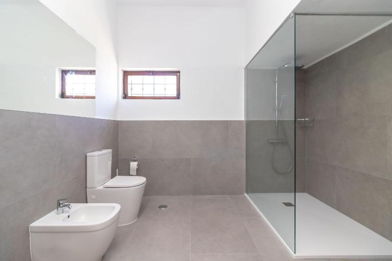 4 Bed Villa Pool & Tennis Court in Carvoeiro - image 31
