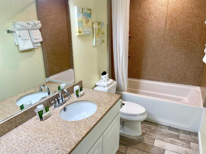 Beachgate Condo Suites and Hotel 515 condo - image 5