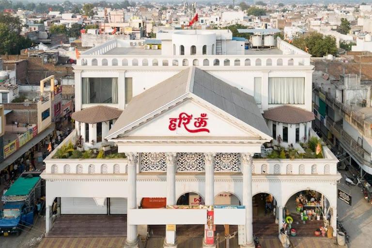 hotel barsana palace - image 6
