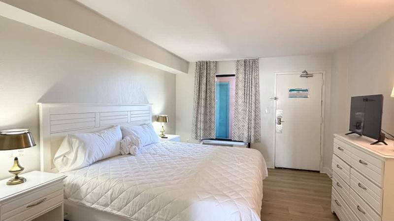 Fabulous Oceanfront 1bd pool and hot tub - image 8