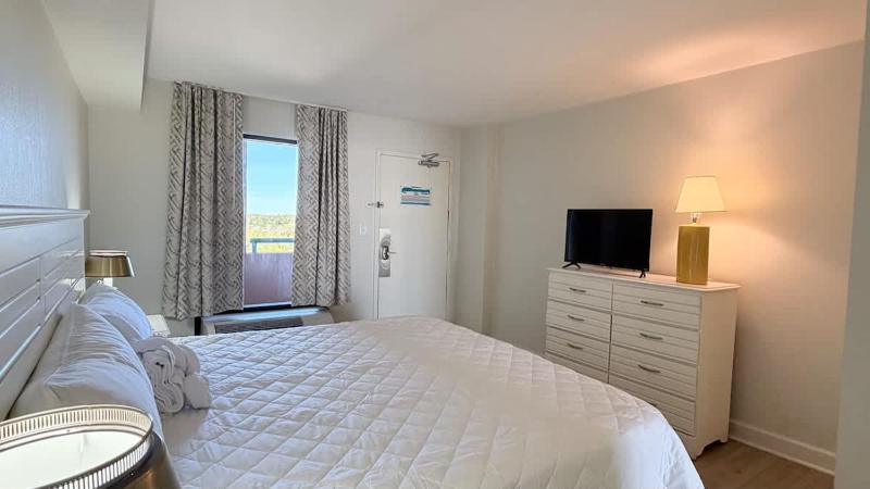 Fabulous Oceanfront 1bd pool and hot tub - image 19
