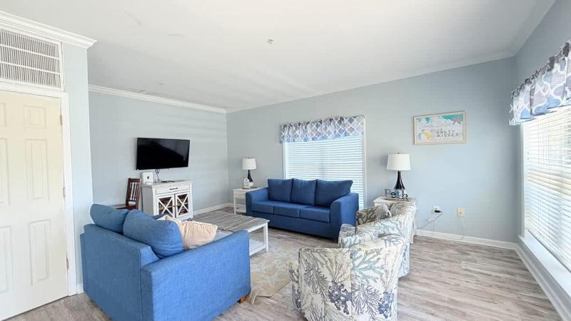 Spacious 7 bedrooms duplex walk to the beach pool - image 27