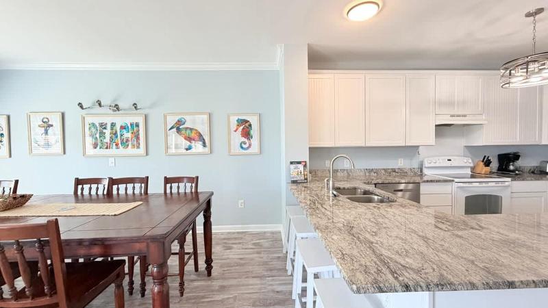 Spacious 7 bedrooms duplex walk to the beach pool - image 47
