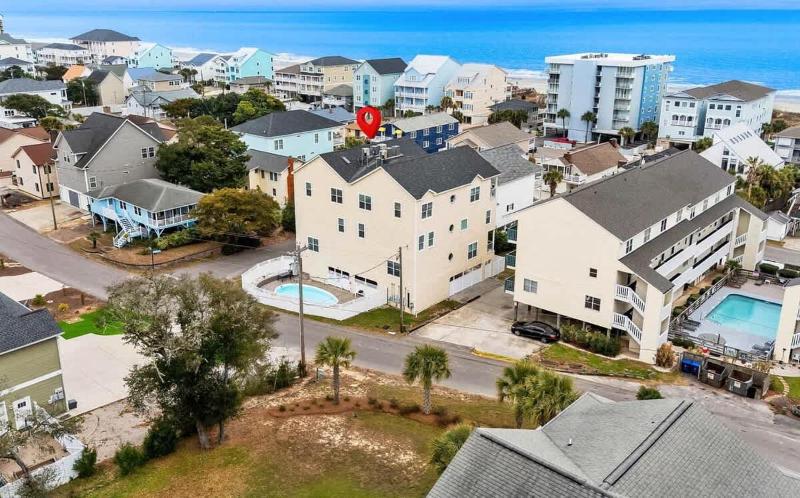 Spacious 7 bedrooms duplex walk to the beach pool - image 16