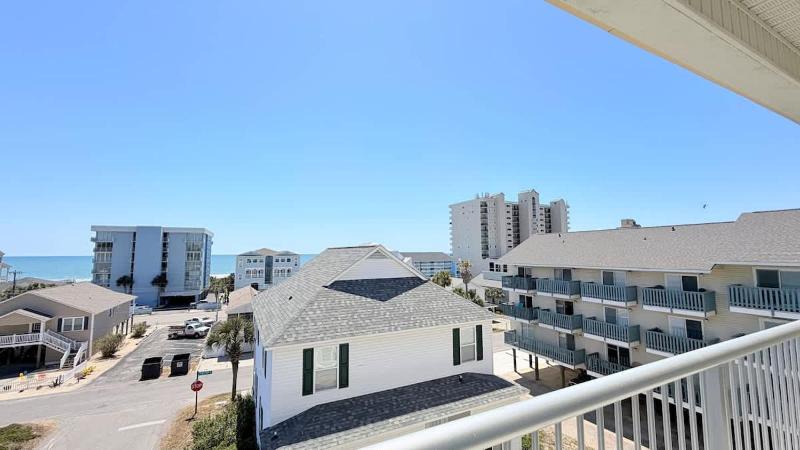 Spacious 7 bedrooms duplex walk to the beach pool - image 38