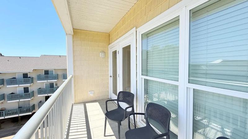 Spacious 7 bedrooms duplex walk to the beach pool - image 26